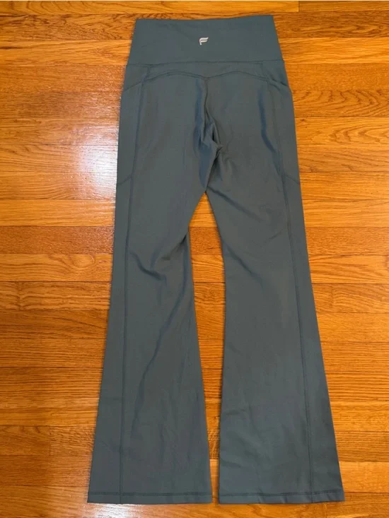 Fabletics High RIse 29" Flare Pants in Aqua (Blue/Green) - Size Small Pockets - Picture 6 of 9